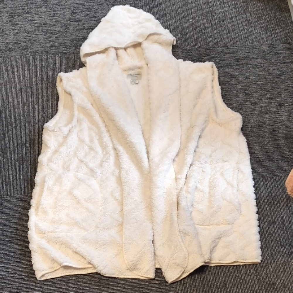 Elegant White Hooded Vest